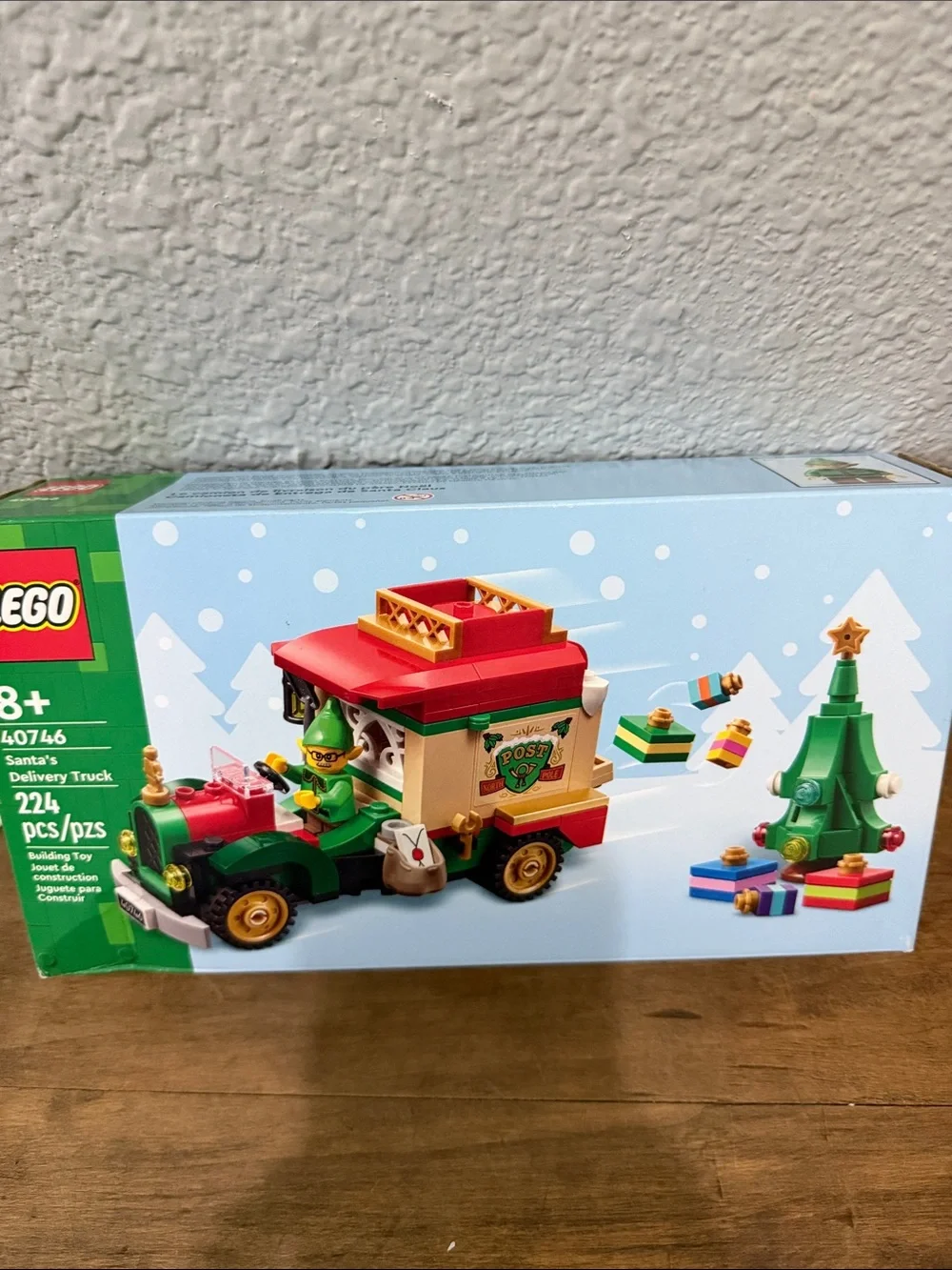 Lego Red Green Gold Santa’s Delivery Truck with Tree and Gifts